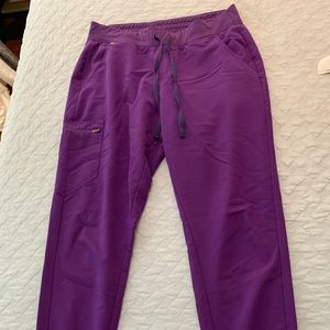 FIGS Zamora joggers size large tall in Digital Grape